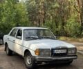 Білий Мерседес В123, об'ємом двигуна 2.4 л та пробігом 445 тис. км за 651 $, фото 1 на Automoto.ua