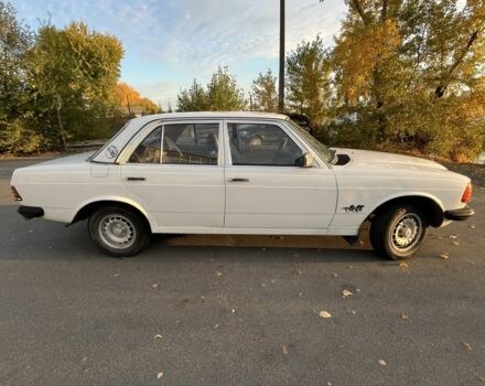 Мерседес В123 1980 в Днепре (Днепропетровске) на Automoto.ua Белый Мерседес В123, объемом двигателя 2 л и пробегом 3 тыс. км за 2900 $, фото 2 на Automoto.ua