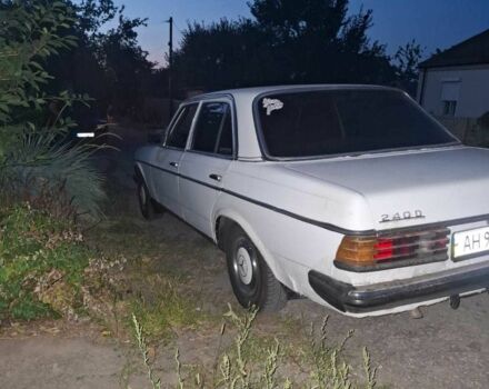 Белый Мерседес В123, объемом двигателя 2.4 л и пробегом 350 тыс. км за 1300 $, фото 4 на Automoto.ua