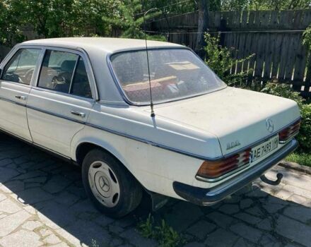 Белый Мерседес В123, объемом двигателя 2 л и пробегом 111 тыс. км за 1000 $, фото 1 на Automoto.ua