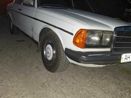 Білий Мерседес В123, об'ємом двигуна 2.4 л та пробігом 350 тис. км за 1300 $, фото 1 на Automoto.ua