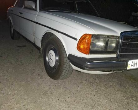 Белый Мерседес В123, объемом двигателя 2.4 л и пробегом 350 тыс. км за 1300 $, фото 1 на Automoto.ua