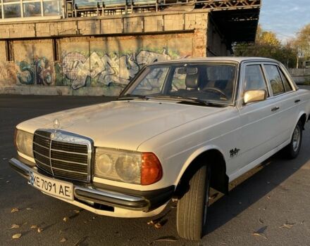 Белый Мерседес В123, объемом двигателя 2.4 л и пробегом 3 тыс. км за 2900 $, фото 1 на Automoto.ua