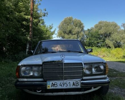 Белый Мерседес В123, объемом двигателя 2 л и пробегом 330 тыс. км за 1600 $, фото 1 на Automoto.ua