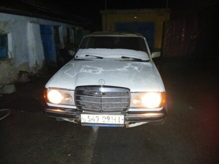 Мерседес В123 1983 у Первомайськ на Automoto.ua Білий Мерседес В123, об'ємом двигуна 2 л та пробігом 450 тис. км за 1500 $, фото 1 на Automoto.ua