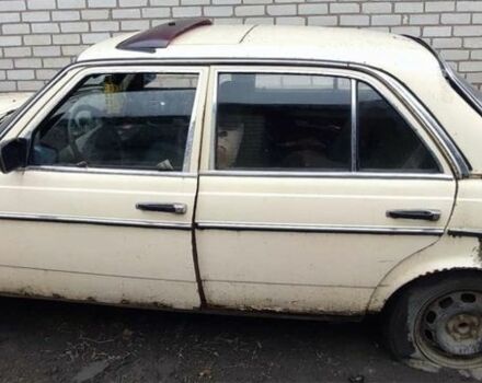 Бежевый Мерседес В123, объемом двигателя 2.4 л и пробегом 360 тыс. км за 1000 $, фото 2 на Automoto.ua