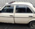 Бежевый Мерседес В123, объемом двигателя 2.4 л и пробегом 360 тыс. км за 1000 $, фото 2 на Automoto.ua