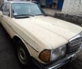 Бежевый Мерседес В123, объемом двигателя 2.4 л и пробегом 360 тыс. км за 1000 $, фото 3 на Automoto.ua