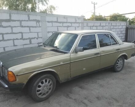 Бежевий Мерседес В123, об'ємом двигуна 0 л та пробігом 3 тис. км за 1500 $, фото 1 на Automoto.ua