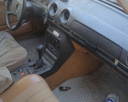 Бежевый Мерседес В123, объемом двигателя 2.3 л и пробегом 300 тыс. км за 1188 $, фото 7 на Automoto.ua