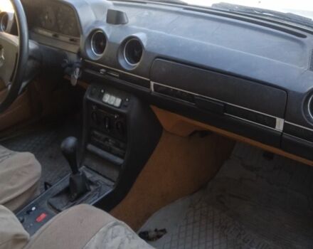 Бежевый Мерседес В123, объемом двигателя 2.3 л и пробегом 300 тыс. км за 1188 $, фото 5 на Automoto.ua