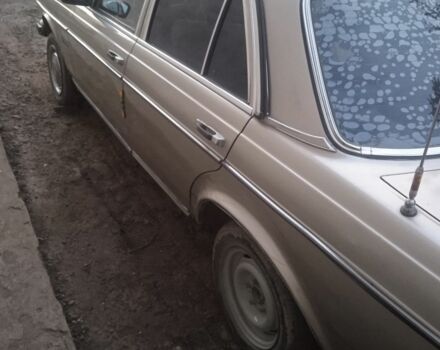 Бежевый Мерседес В123, объемом двигателя 2.3 л и пробегом 300 тыс. км за 1188 $, фото 2 на Automoto.ua