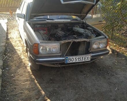 Бежевый Мерседес В123, объемом двигателя 2.3 л и пробегом 300 тыс. км за 1188 $, фото 4 на Automoto.ua