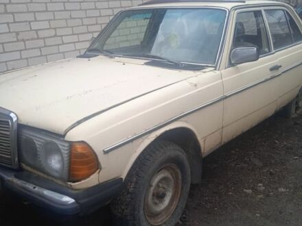 Бежевый Мерседес В123, объемом двигателя 2.4 л и пробегом 360 тыс. км за 1000 $, фото 1 на Automoto.ua