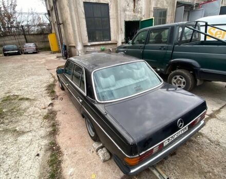 Черный Мерседес В123, объемом двигателя 2.5 л и пробегом 300 тыс. км за 999 $, фото 2 на Automoto.ua
