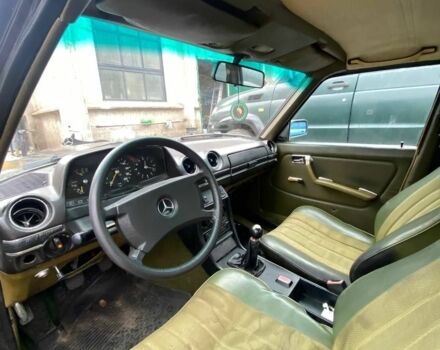 Черный Мерседес В123, объемом двигателя 2.5 л и пробегом 300 тыс. км за 999 $, фото 6 на Automoto.ua