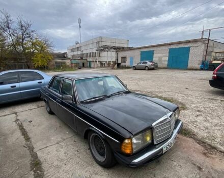 Черный Мерседес В123, объемом двигателя 2.5 л и пробегом 300 тыс. км за 999 $, фото 7 на Automoto.ua