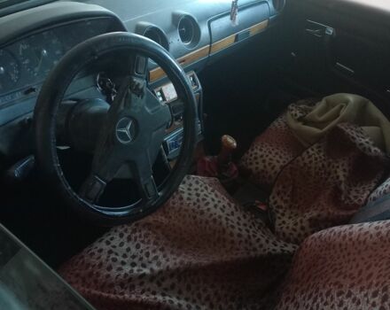 Красный Мерседес В123, объемом двигателя 2.4 л и пробегом 50 тыс. км за 990 $, фото 2 на Automoto.ua
