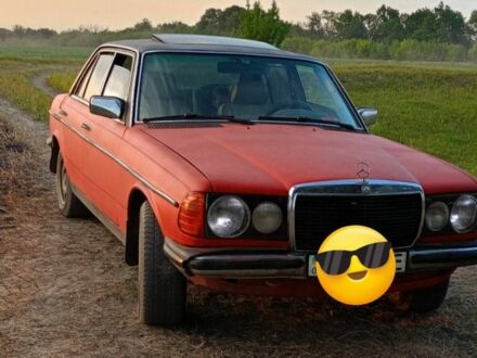 Червоний Мерседес В123, об'ємом двигуна 2 л та пробігом 1 тис. км за 1899 $, фото 1 на Automoto.ua