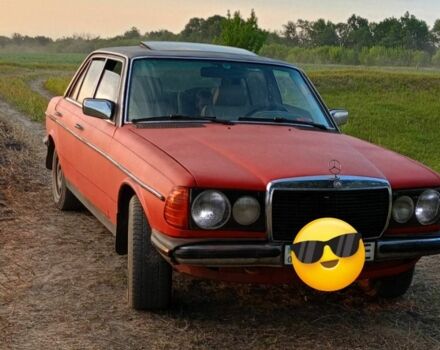 Красный Мерседес В123, объемом двигателя 2 л и пробегом 1 тыс. км за 1899 $, фото 1 на Automoto.ua