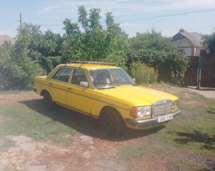 Желтый Мерседес В123, объемом двигателя 2 л и пробегом 300 тыс. км за 1000 $, фото 3 на Automoto.ua