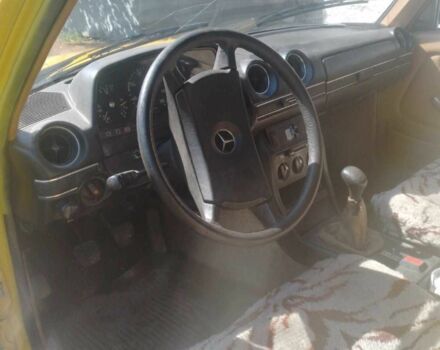 Желтый Мерседес В123, объемом двигателя 2 л и пробегом 300 тыс. км за 1000 $, фото 1 на Automoto.ua