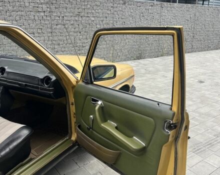 Желтый Мерседес В123, объемом двигателя 2 л и пробегом 34 тыс. км за 2500 $, фото 12 на Automoto.ua