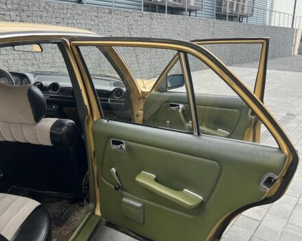 Желтый Мерседес В123, объемом двигателя 2 л и пробегом 34 тыс. км за 2500 $, фото 10 на Automoto.ua