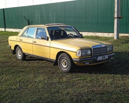 Жовтий Мерседес В123, об'ємом двигуна 2.3 л та пробігом 167 тис. км за 1500 $, фото 3 на Automoto.ua