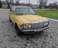 Желтый Мерседес В123, объемом двигателя 2.4 л и пробегом 400 тыс. км за 1350 $, фото 1 на Automoto.ua