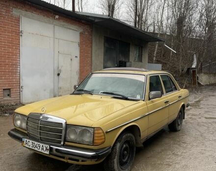 Жовтий Мерседес В123, об'ємом двигуна 2.3 л та пробігом 388 тис. км за 1850 $, фото 12 на Automoto.ua