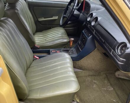 Жовтий Мерседес В123, об'ємом двигуна 2.3 л та пробігом 388 тис. км за 1850 $, фото 18 на Automoto.ua