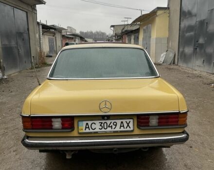 Жовтий Мерседес В123, об'ємом двигуна 2.3 л та пробігом 388 тис. км за 1850 $, фото 6 на Automoto.ua