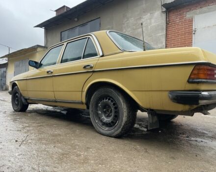 Жовтий Мерседес В123, об'ємом двигуна 2.3 л та пробігом 388 тис. км за 1850 $, фото 8 на Automoto.ua