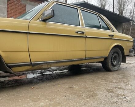 Жовтий Мерседес В123, об'ємом двигуна 2.3 л та пробігом 388 тис. км за 1850 $, фото 11 на Automoto.ua