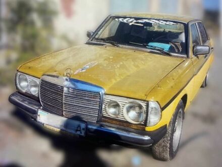 Мерседес В123 1979 в Херсоне на Automoto.ua Желтый Мерседес В123, объемом двигателя 0 л и пробегом 200 тыс. км за 363 $, фото 1 на Automoto.ua