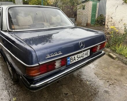 Мерседес В123 1982 в Кропивницком (Кировограде) на Automoto.ua Синий Мерседес В123, объемом двигателя 3 л и пробегом 297 тыс. км за 1500 $, фото 1 на Automoto.ua