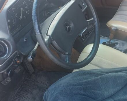 Синий Мерседес В123, объемом двигателя 2 л и пробегом 1000 тыс. км за 1000 $, фото 5 на Automoto.ua