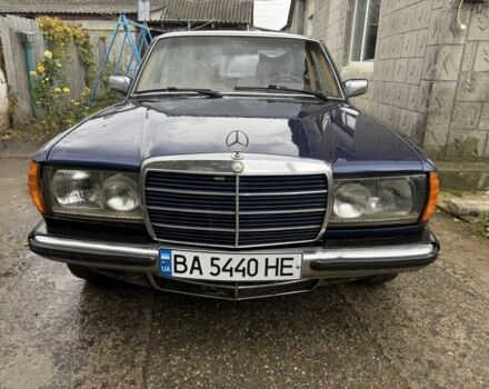 Синий Мерседес В123, объемом двигателя 3 л и пробегом 297 тыс. км за 1500 $, фото 1 на Automoto.ua