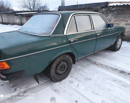 Зеленый Мерседес В123, объемом двигателя 2 л и пробегом 400 тыс. км за 1313 $, фото 4 на Automoto.ua