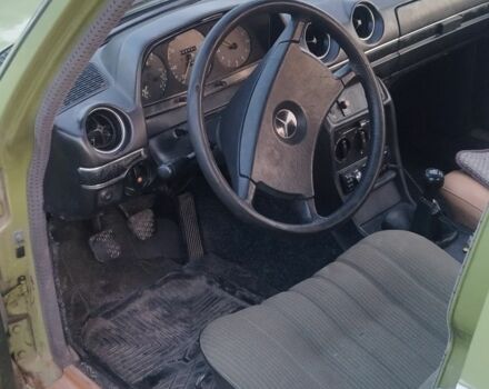 Зелений Мерседес В123, об'ємом двигуна 2 л та пробігом 400 тис. км за 1100 $, фото 3 на Automoto.ua