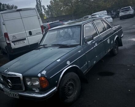 Зелений Мерседес В123, об'ємом двигуна 3 л та пробігом 300 тис. км за 600 $, фото 1 на Automoto.ua