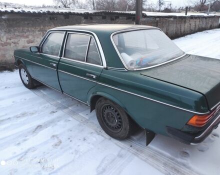 Зеленый Мерседес В123, объемом двигателя 2 л и пробегом 400 тыс. км за 1313 $, фото 1 на Automoto.ua