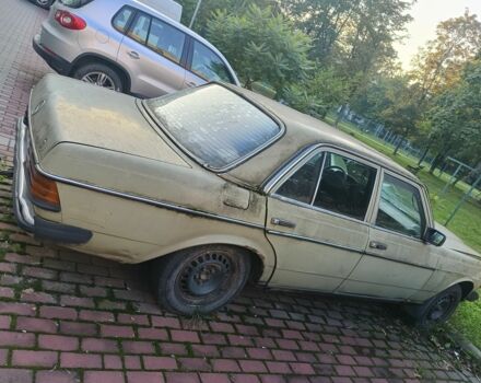 Зелений Мерседес В123, об'ємом двигуна 0 л та пробігом 400 тис. км за 1068 $, фото 2 на Automoto.ua