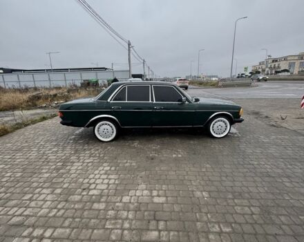 Зеленый Мерседес В123, объемом двигателя 2.4 л и пробегом 200 тыс. км за 2200 $, фото 7 на Automoto.ua