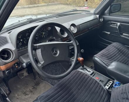 Зеленый Мерседес В123, объемом двигателя 2.4 л и пробегом 200 тыс. км за 2200 $, фото 5 на Automoto.ua