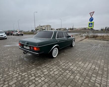 Зеленый Мерседес В123, объемом двигателя 2.4 л и пробегом 200 тыс. км за 2200 $, фото 1 на Automoto.ua