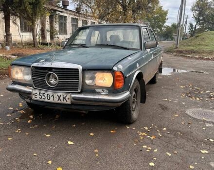 Зеленый Мерседес В123, объемом двигателя 3 л и пробегом 10 тыс. км за 680 $, фото 1 на Automoto.ua