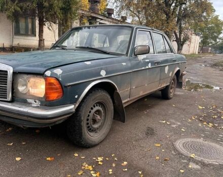 Зеленый Мерседес В123, объемом двигателя 3 л и пробегом 10 тыс. км за 680 $, фото 6 на Automoto.ua