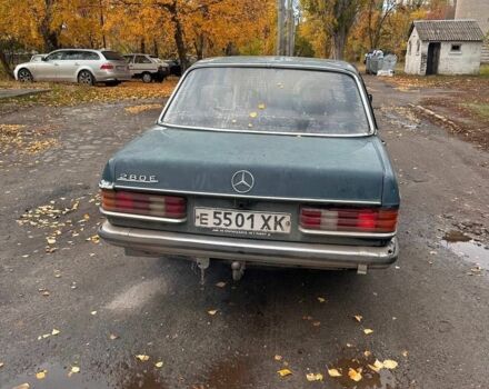 Зеленый Мерседес В123, объемом двигателя 3 л и пробегом 10 тыс. км за 680 $, фото 3 на Automoto.ua